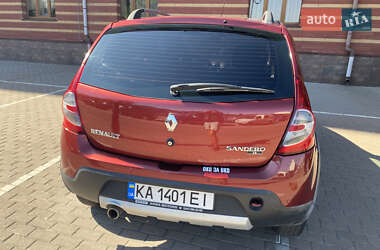 Хэтчбек Renault Sandero 2012 в 