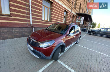 Хэтчбек Renault Sandero 2012 в 