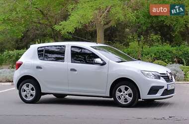 Хэтчбек Renault Sandero 2020 в 