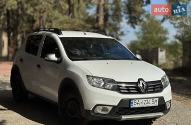 Хэтчбек Renault Sandero 2017 в Киеве