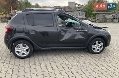 Хэтчбек Renault Sandero 2014 в 