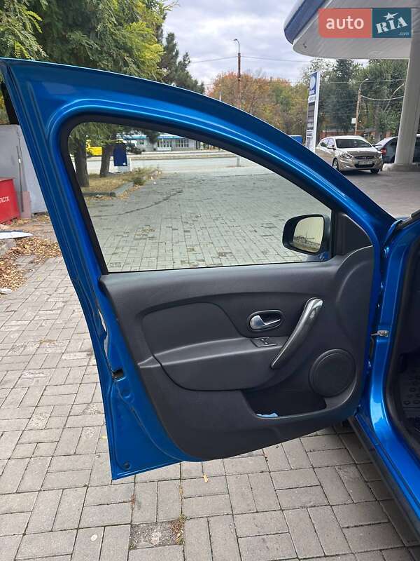 Хетчбек Renault Sandero 2017 в Дніпрі
