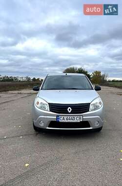 Хэтчбек Renault Sandero 2009 в Умани