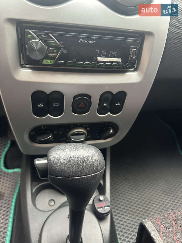 Хэтчбек Renault Sandero 2012 в Днепре