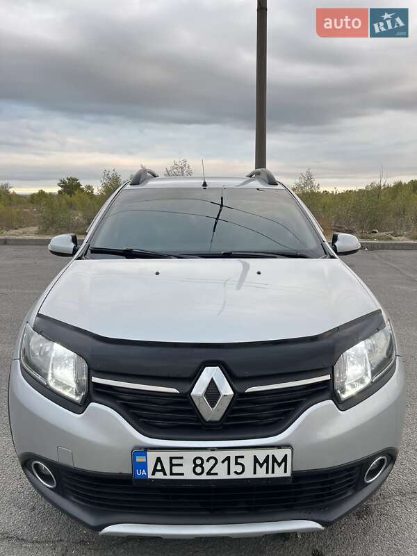 Хэтчбек Renault Sandero 2014 в Запорожье