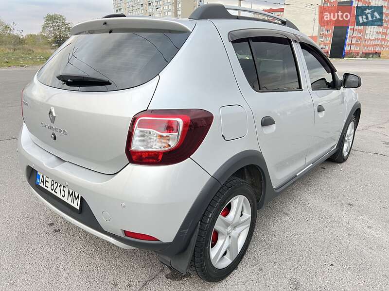 Хэтчбек Renault Sandero 2014 в Запорожье