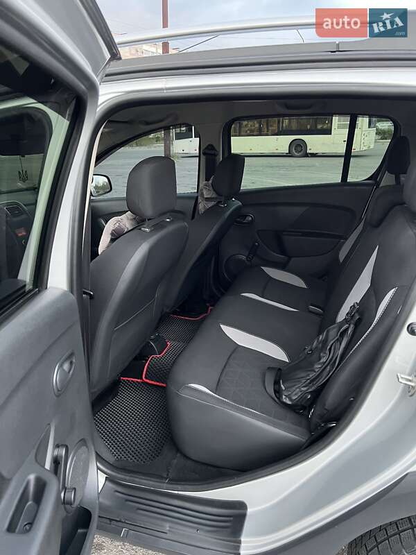 Хэтчбек Renault Sandero 2014 в Запорожье