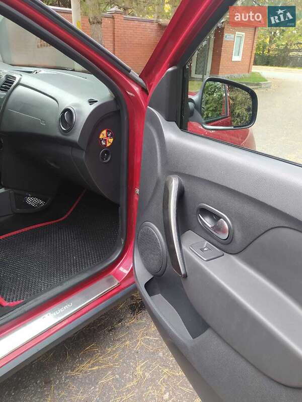 Хэтчбек Renault Sandero 2018 в Днепре фото 10 Хэтчбек Renault Sandero 2018 в Днепре