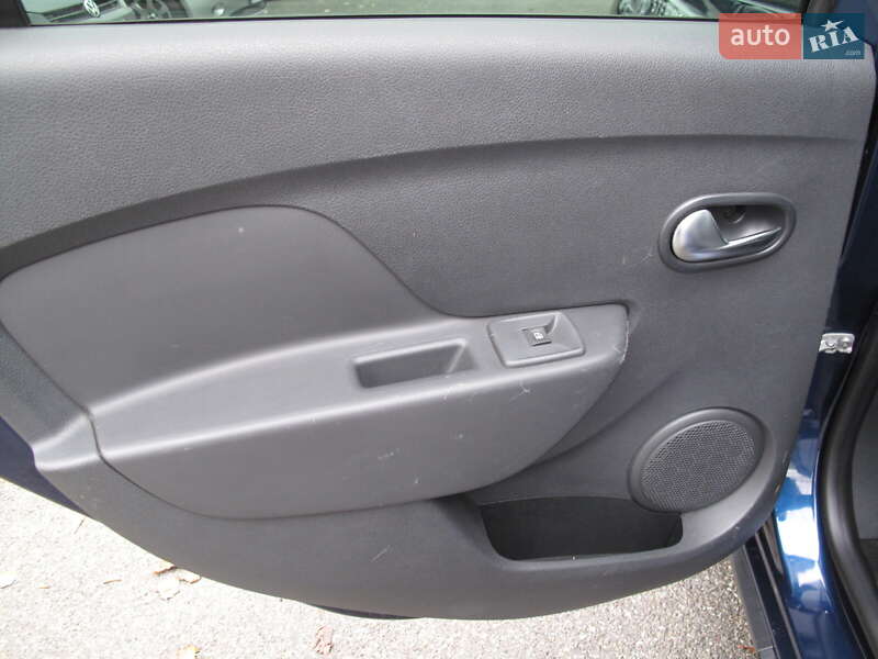 Хэтчбек Renault Sandero 2019 в Киеве фото 36 Хэтчбек Renault Sandero 2019 в Киеве