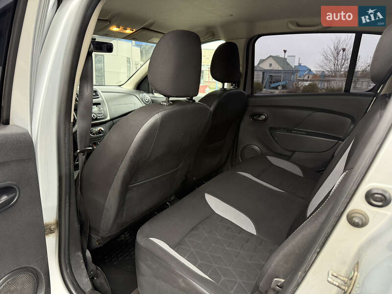 Хетчбек Renault Sandero 2016 в Хмельницькому