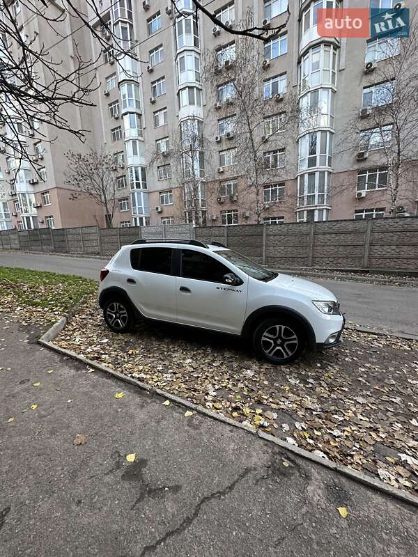 Хэтчбек Renault Sandero 2020 в Кривом Роге фото Хэтчбек Renault Sandero 2020 в Кривом Роге