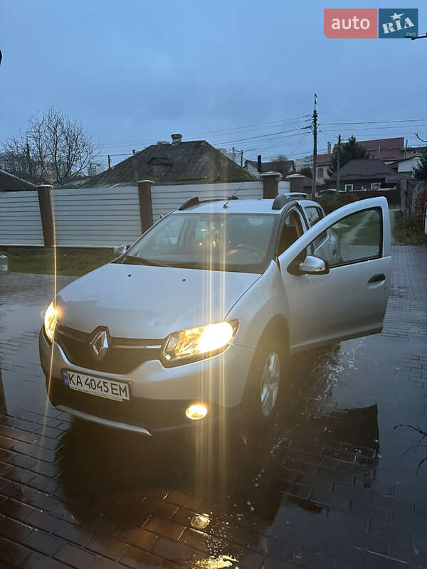 Хэтчбек Renault Sandero 2016 в Киеве фото 2 Хэтчбек Renault Sandero 2016 в Киеве
