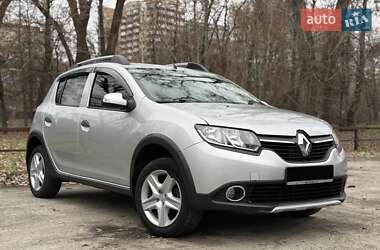 Хэтчбек Renault Sandero 2015 в Сумах