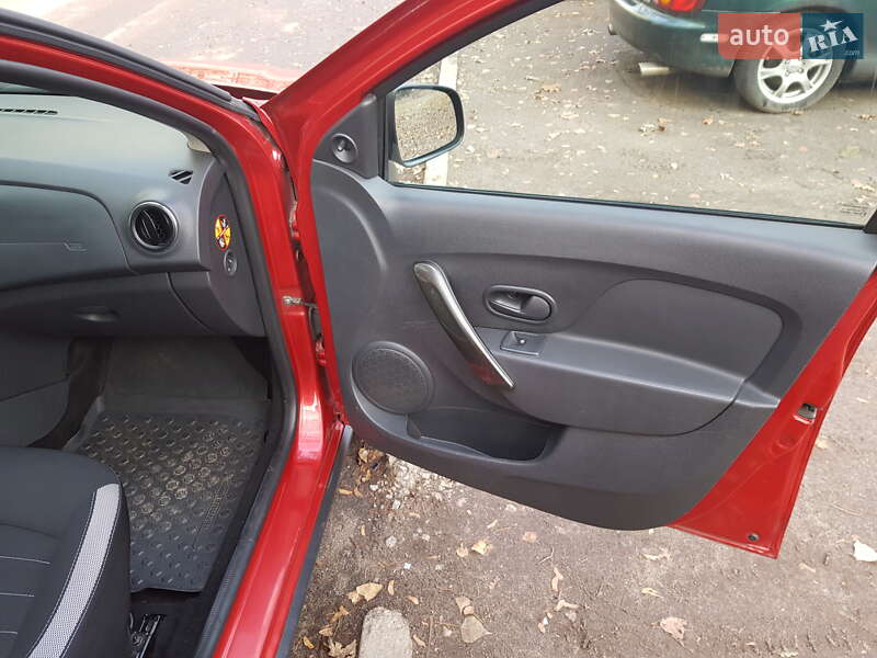 Хетчбек Renault Sandero 2017 в Черкасах