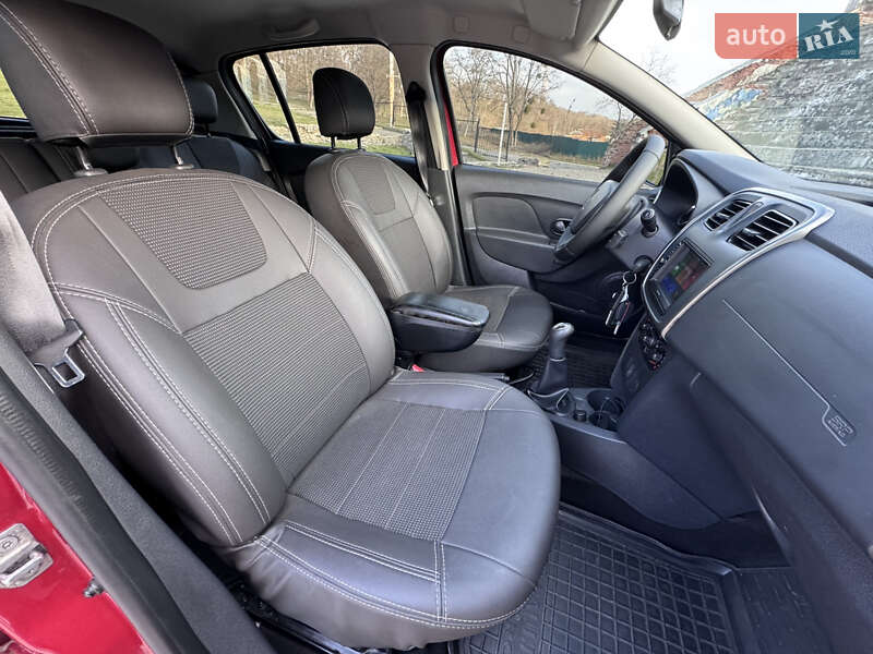 Хетчбек Renault Sandero 2015 в Полтаві