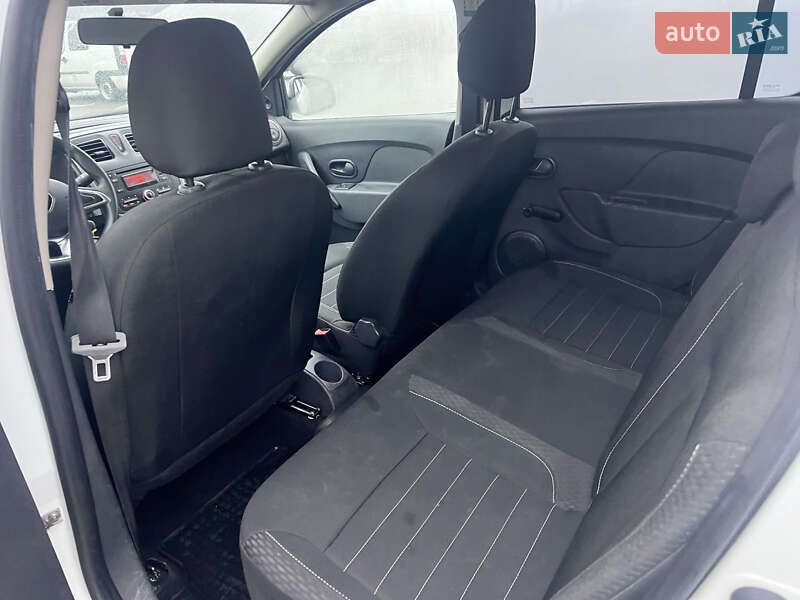 Хетчбек Renault Sandero 2016 в Києві фото 4 Хетчбек Renault Sandero 2016 в Києві