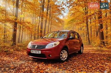 Хэтчбек Renault Sandero 2012 в Дубно