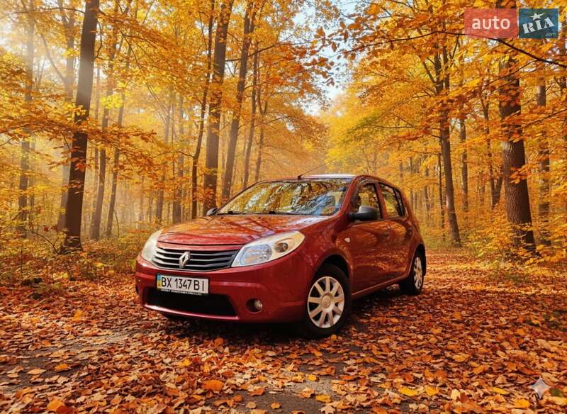 Хэтчбек Renault Sandero 2012 в Дубно