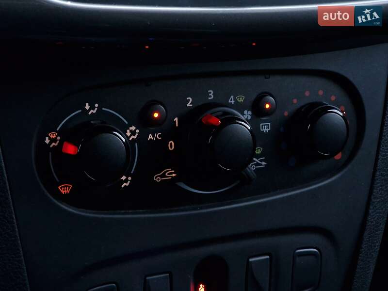 Хэтчбек Renault Sandero 2016 в Одессе