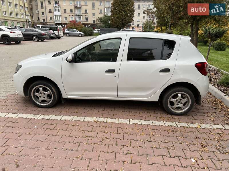 Хэтчбек Renault Sandero 2014 в Тернополе