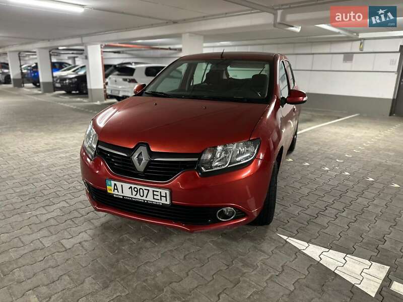 Хэтчбек Renault Sandero 2013 в Смыге