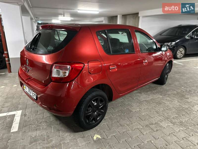 Хэтчбек Renault Sandero 2013 в Смыге