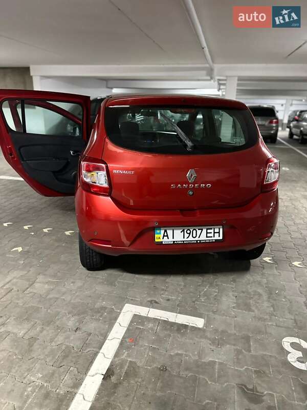 Хэтчбек Renault Sandero 2013 в Смыге