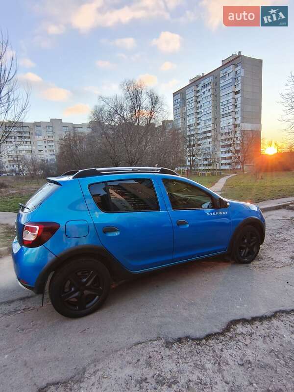 Хэтчбек Renault Sandero 2016 в Киеве