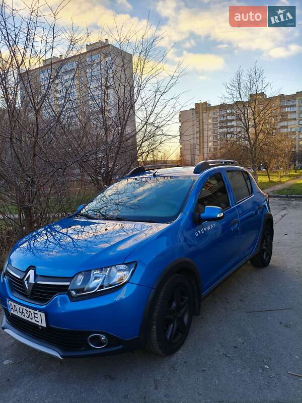 Хэтчбек Renault Sandero 2016 в Киеве