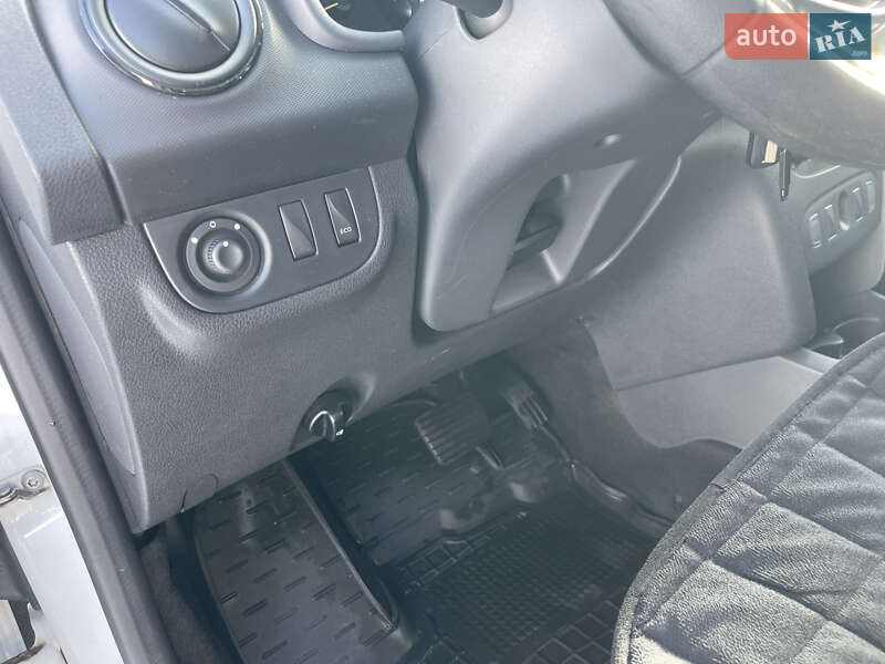 Хэтчбек Renault Sandero 2020 в Киеве фото 7 Хэтчбек Renault Sandero 2020 в Киеве