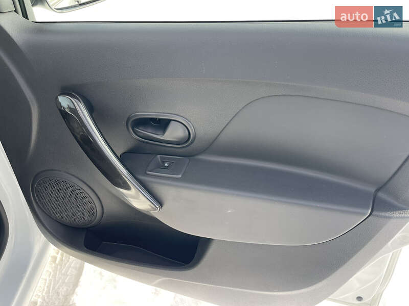 Хэтчбек Renault Sandero 2020 в Киеве фото 16 Хэтчбек Renault Sandero 2020 в Киеве