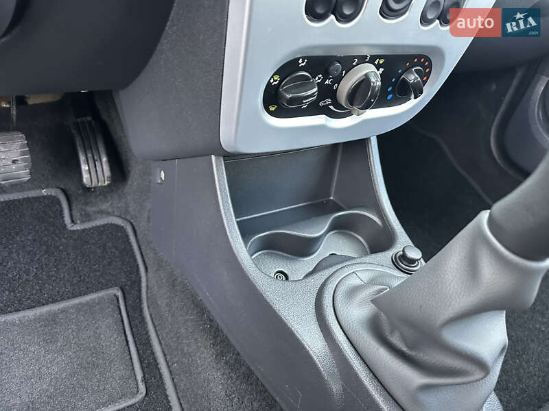 Хетчбек Renault Sandero 2012 в Києві фото 65 Хетчбек Renault Sandero 2012 в Києві