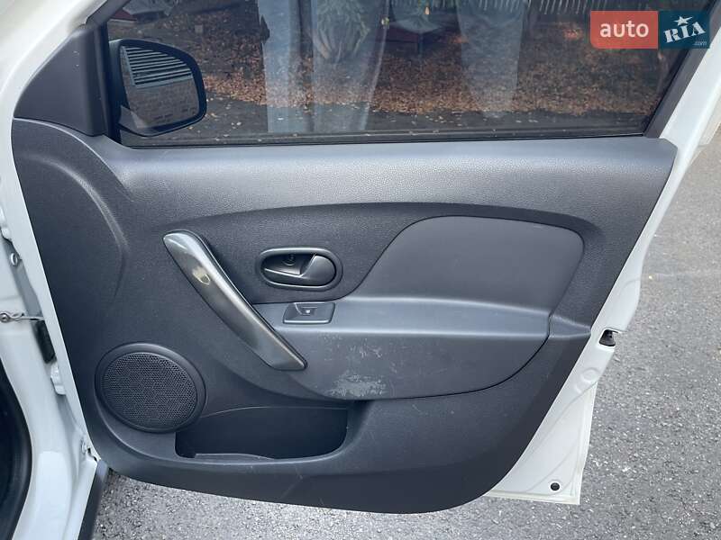 Хэтчбек Renault Sandero 2018 в Каменке фото 28 Хэтчбек Renault Sandero 2018 в Каменке