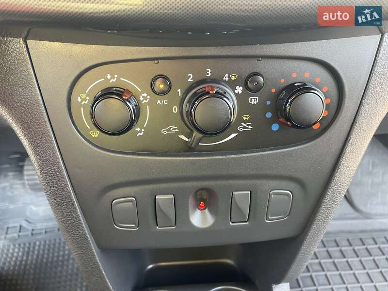 Хэтчбек Renault Sandero 2018 в Каменке фото 32 Хэтчбек Renault Sandero 2018 в Каменке