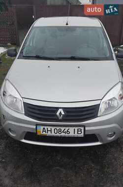 Хетчбек Renault Sandero 2012 в Краснограді