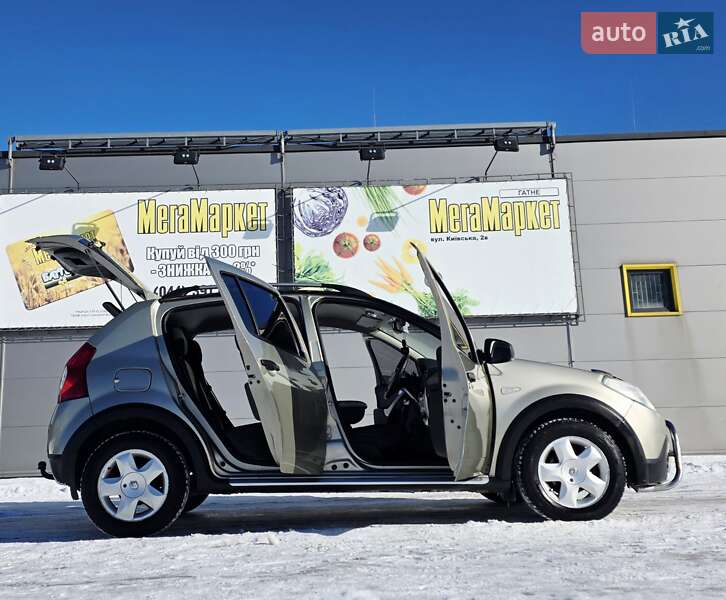 Хэтчбек Renault Sandero 2011 в Киеве