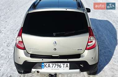 Хэтчбек Renault Sandero 2011 в Киеве