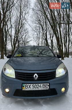 Хэтчбек Renault Sandero 2011 в Хотине