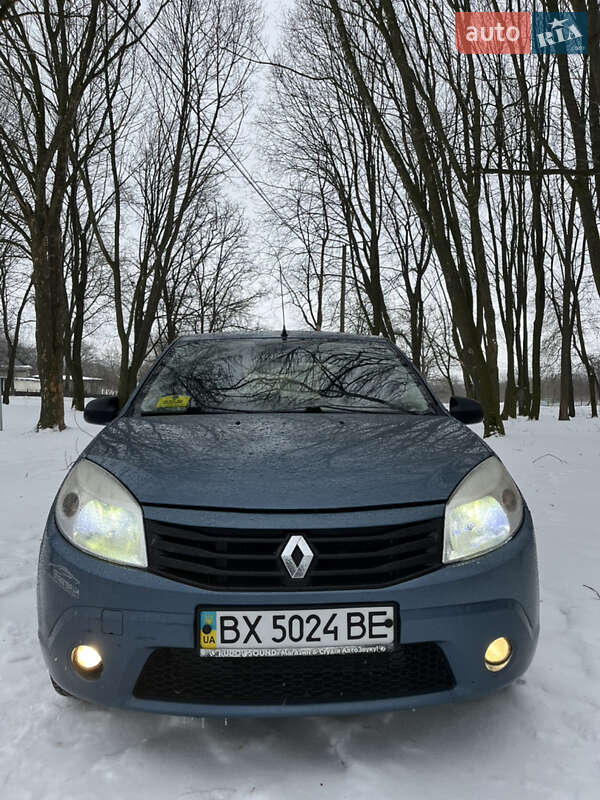 Хэтчбек Renault Sandero 2011 в Хотине