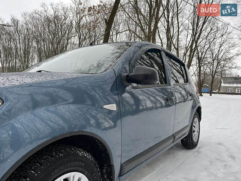 Хэтчбек Renault Sandero 2011 в Хотине