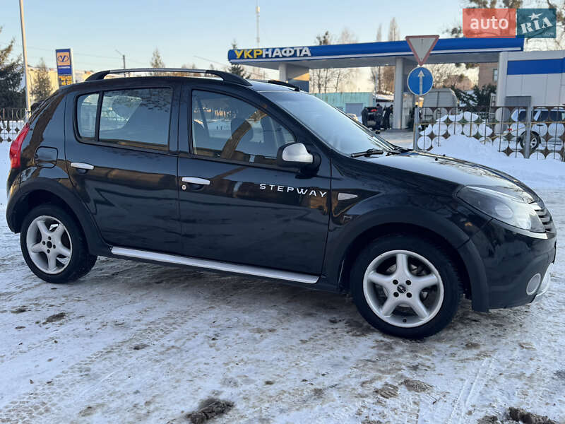 Хэтчбек Renault Sandero 2013 в Лубнах