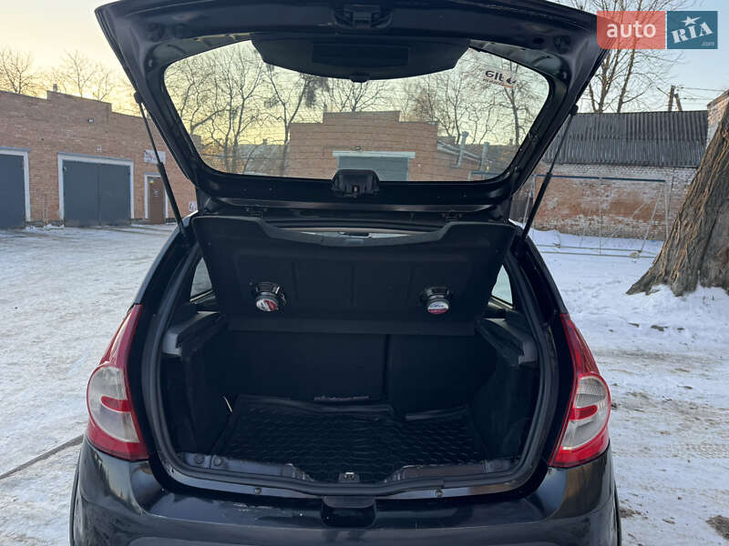 Хэтчбек Renault Sandero 2013 в Лубнах