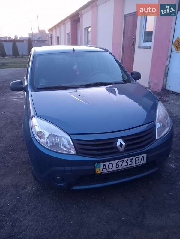 Renault Sandero 2011
