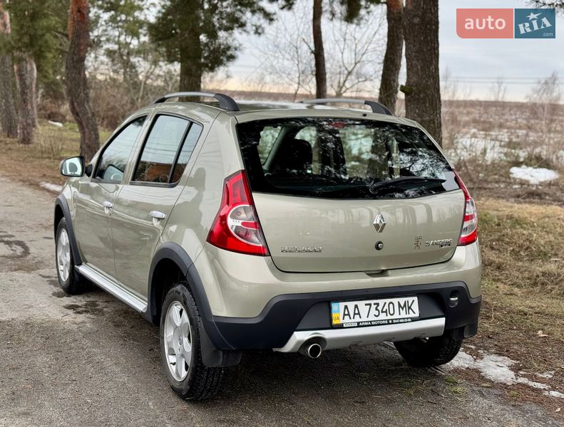 Хэтчбек Renault Sandero 2012 в Киеве