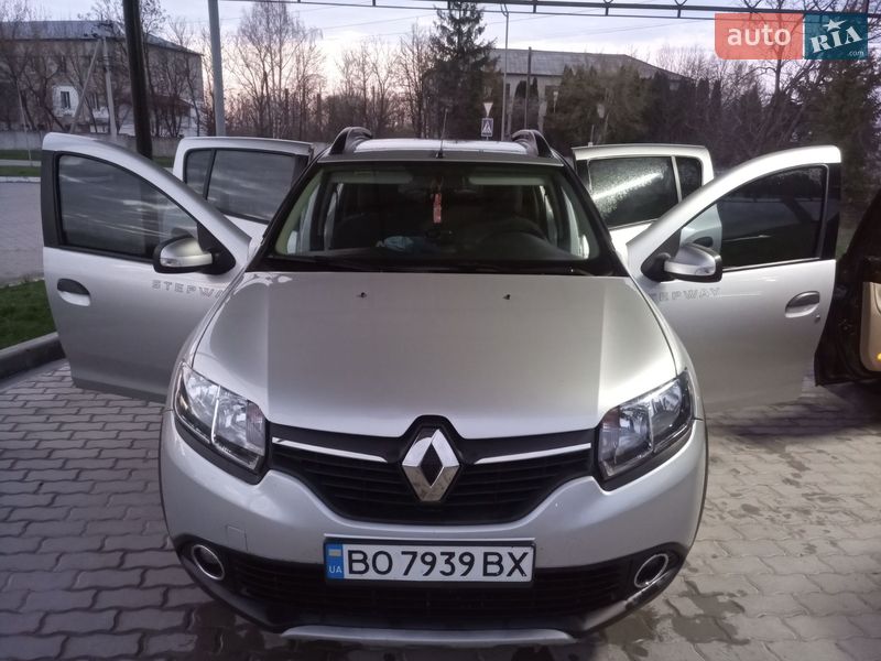 Хэтчбек Renault Sandero 2016 в Гусятине