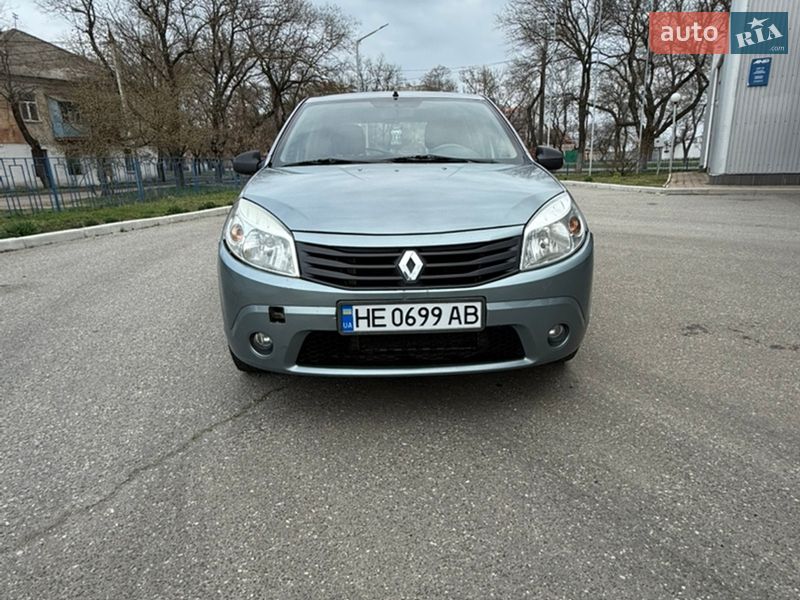 Renault Sandero 2011
