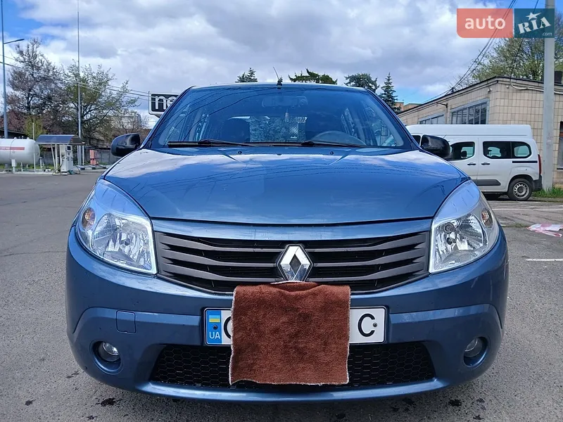 Renault Sandero 2011
