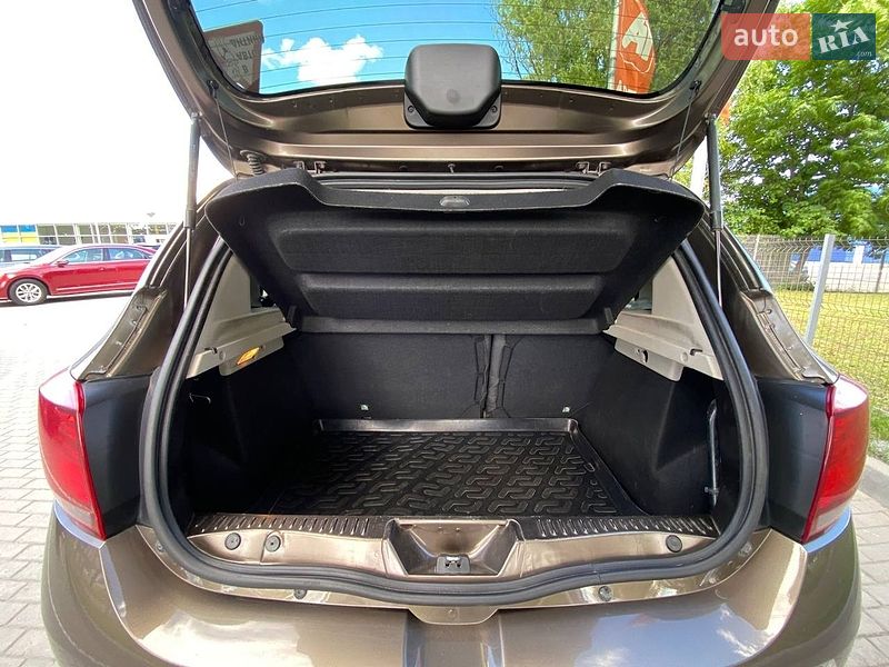 Хэтчбек Renault Sandero 2017 в Днепре фото 21 Хэтчбек Renault Sandero 2017 в Днепре