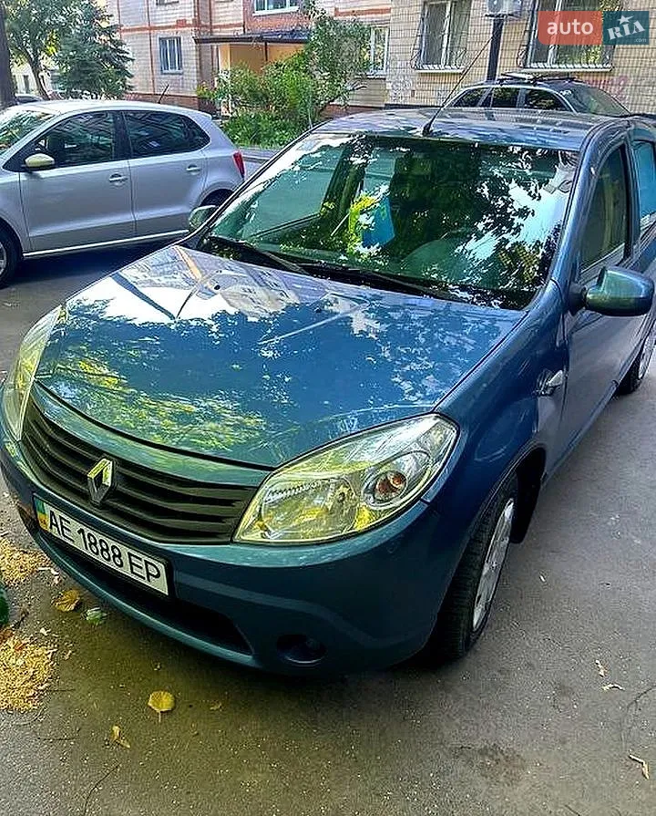 Renault Sandero 2011