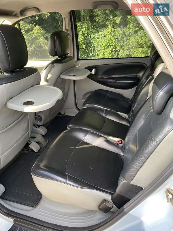 Минивэн Renault Scenic RX4 2002 в Смеле